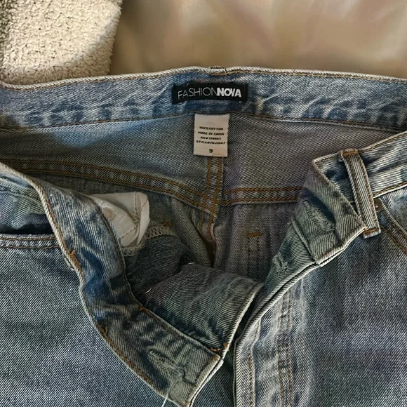 Fashion nova jeans 👖 🤎 SIZE: 9 - Picture 2 of 3